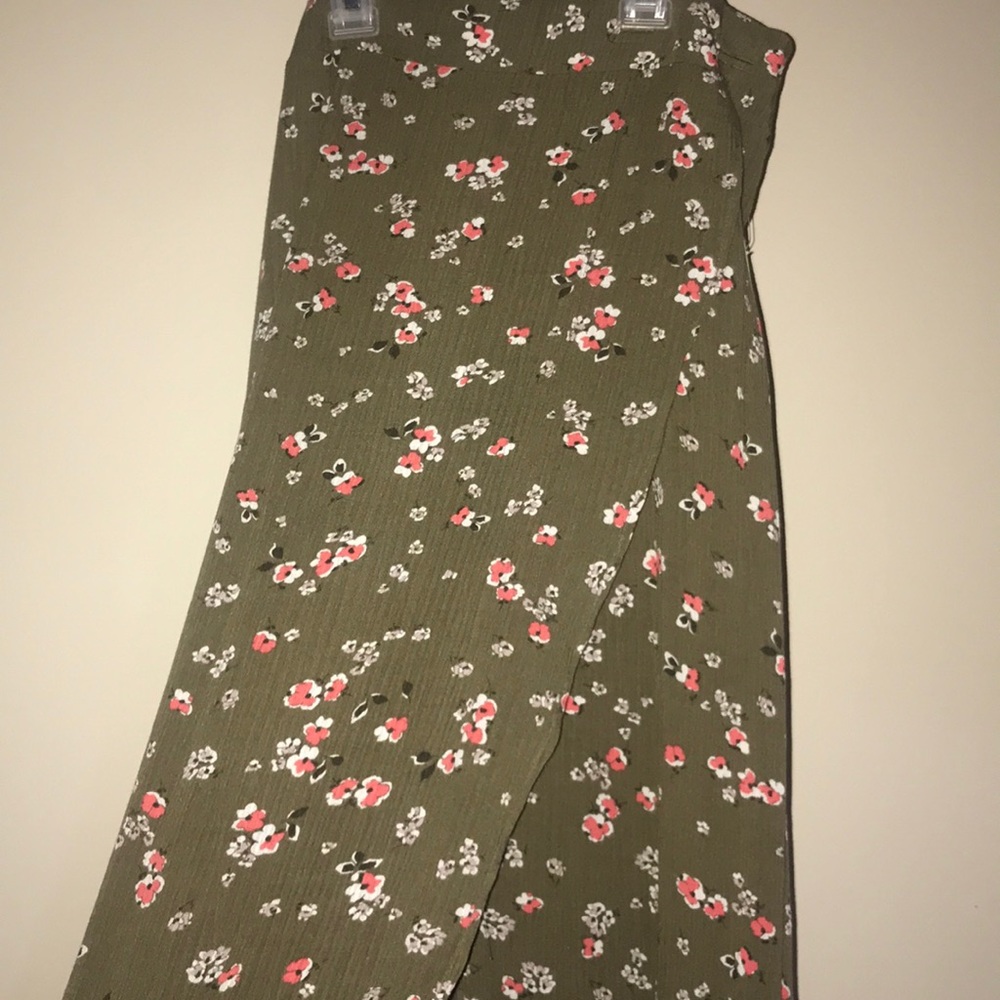 Skirt - Picture 2 of 3